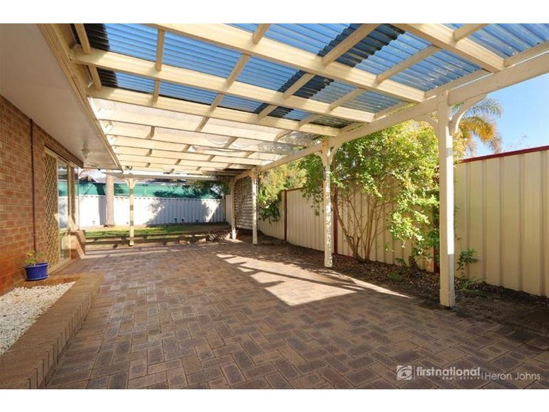 16 Sunshine Place, Bibra Lake WA 6163