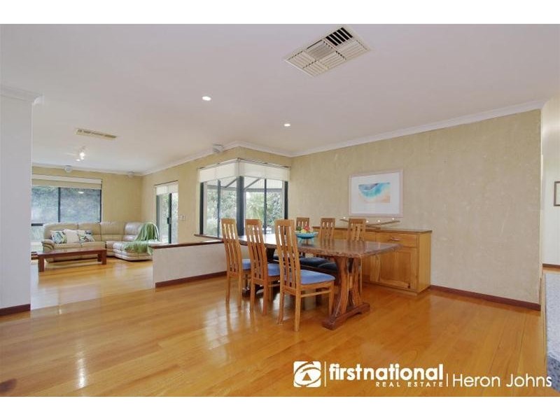 31 Harrington Crescent, Leeming WA 6149