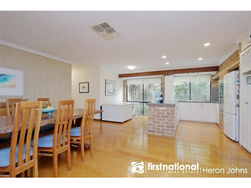 31 Harrington Crescent, Leeming WA 6149