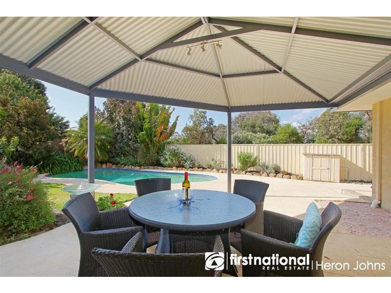 31 Harrington Crescent, Leeming WA 6149