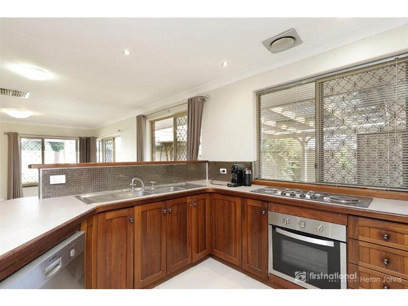 16 Sunshine Place, Bibra Lake WA 6163