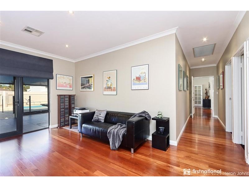 4 Bowler Place, Bull Creek WA 6149