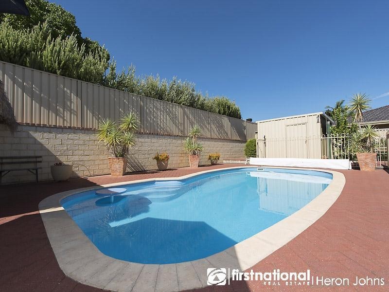 10 Sentinel Gardens, Leeming WA 6149