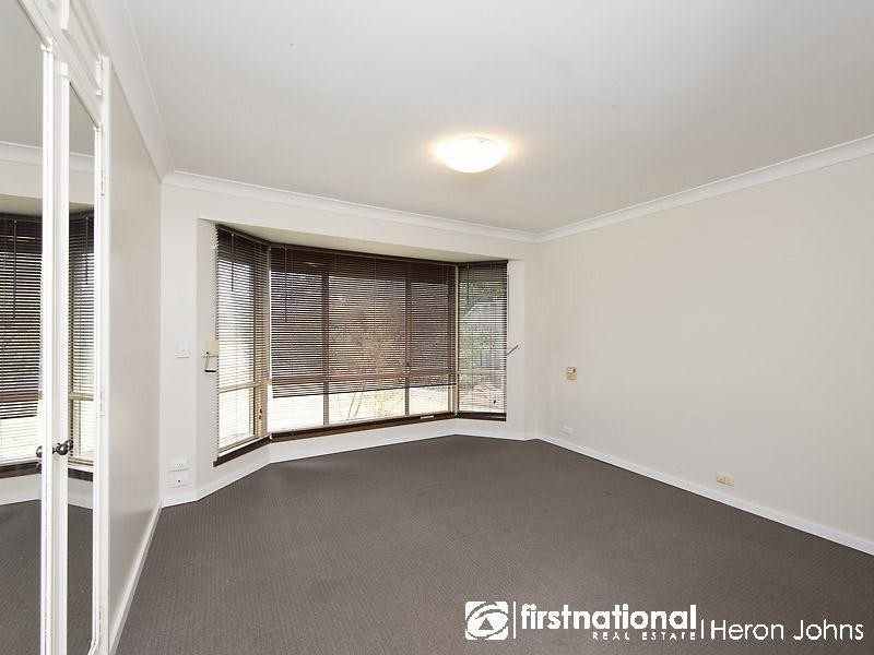 16 Sunshine Place, Bibra Lake WA 6163