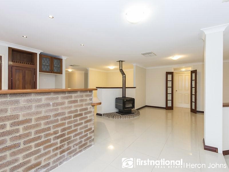 16 Sunshine Place, Bibra Lake WA 6163