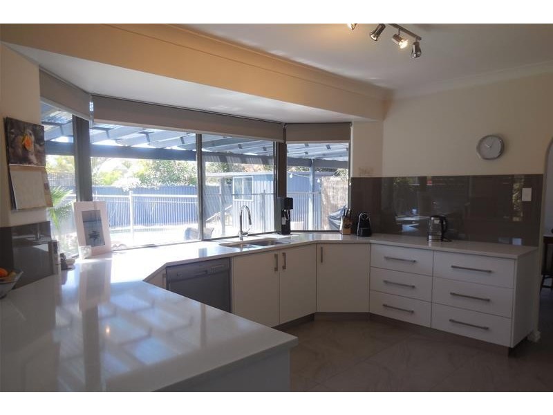 16 Findlay Road, Leeming WA 6149
