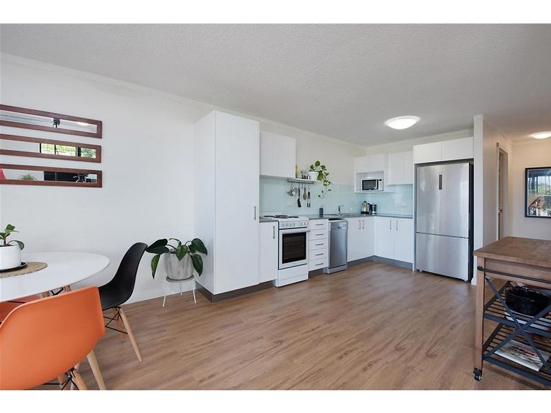 2/14 Kalinda Avenue, Mooloolaba QLD 4557