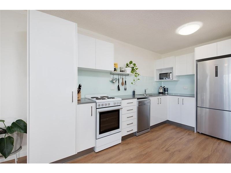 2/14 Kalinda Avenue, Mooloolaba QLD 4557