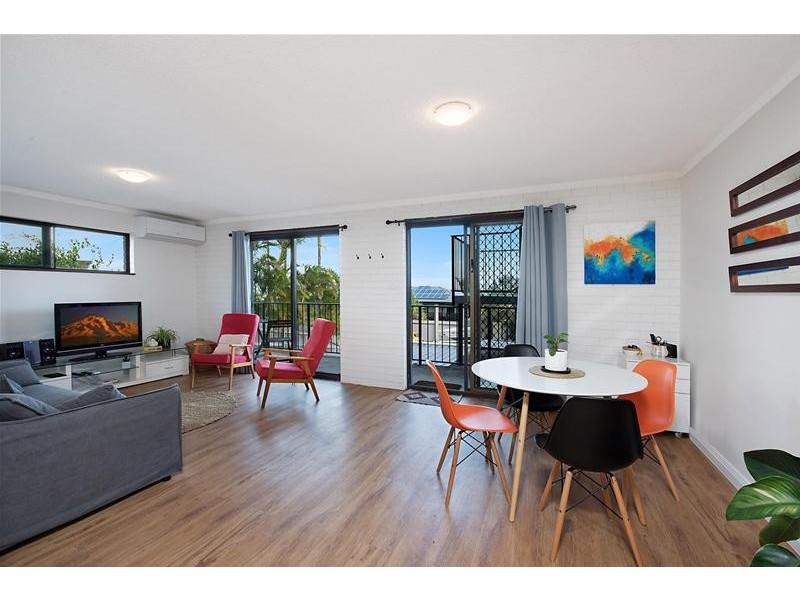 2/14 Kalinda Avenue, Mooloolaba QLD 4557