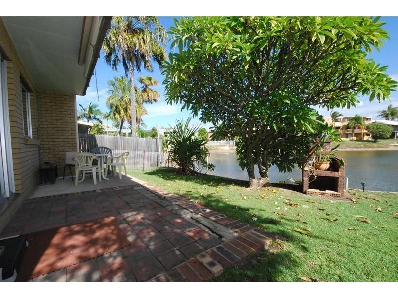 2/7 Goonawarra Drive, Mooloolaba QLD 4557
