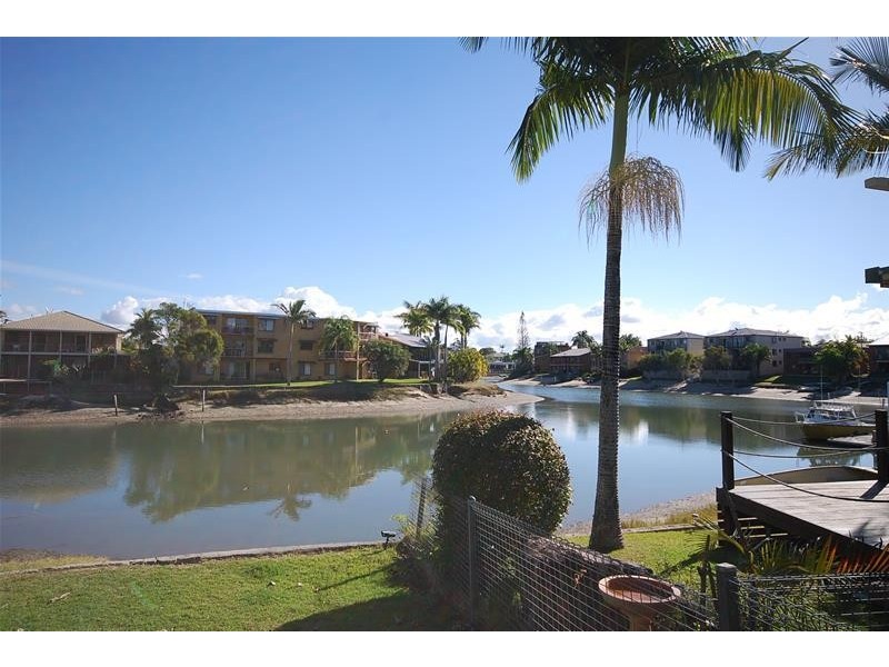 2/7 Goonawarra Drive, Mooloolaba QLD 4557