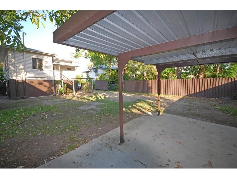 121 Duporth Avenue, Maroochydore QLD 4558