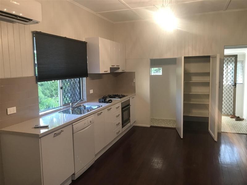 121 Duporth Avenue, Maroochydore QLD 4558