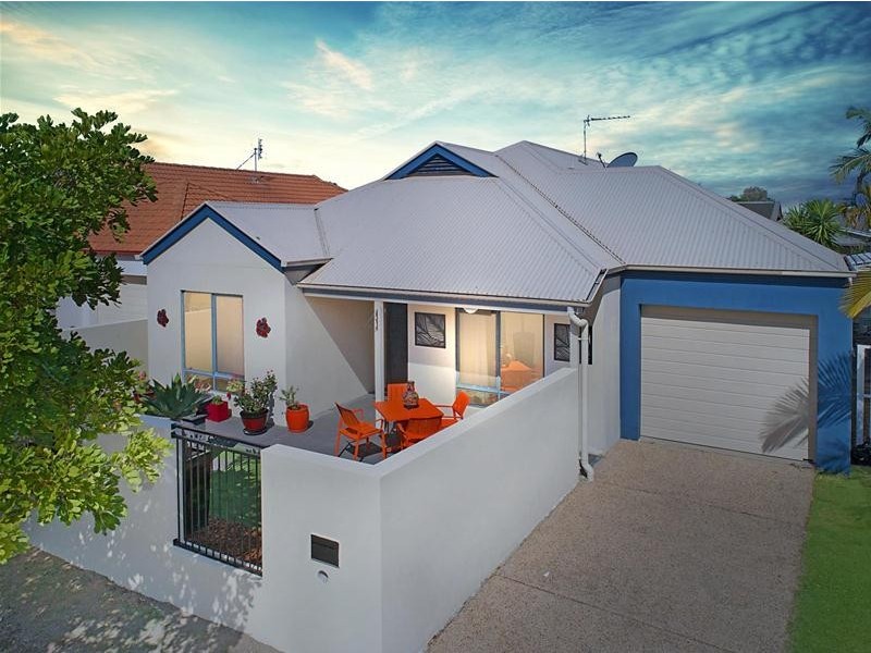 8 Flores Street, Parrearra QLD 4575