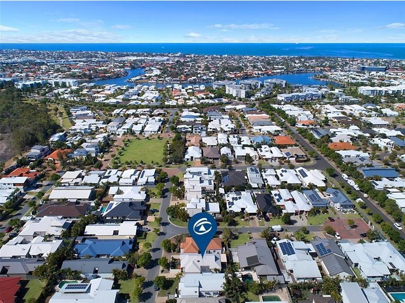 8 Flores Street, Parrearra QLD 4575