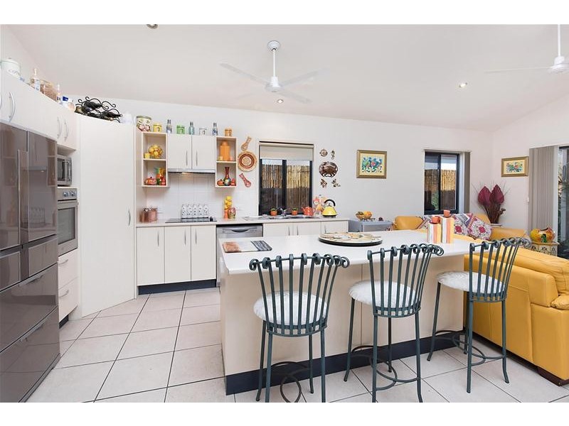 8 Flores Street, Parrearra QLD 4575