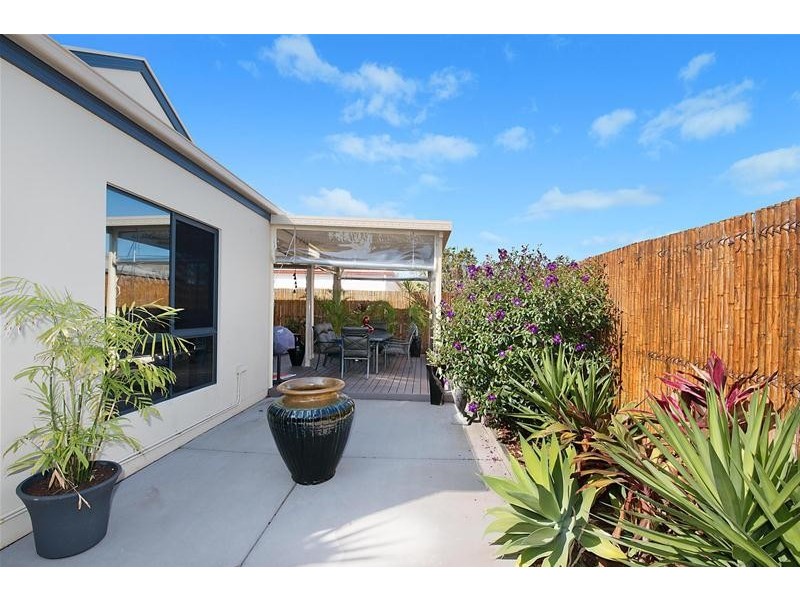 8 Flores Street, Parrearra QLD 4575