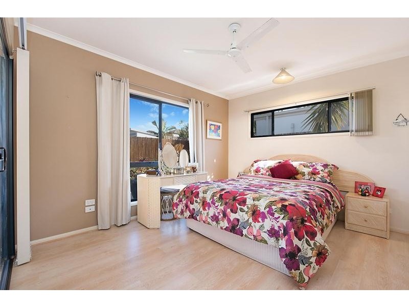 8 Flores Street, Parrearra QLD 4575