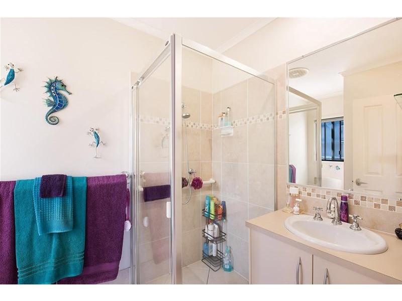 8 Flores Street, Parrearra QLD 4575