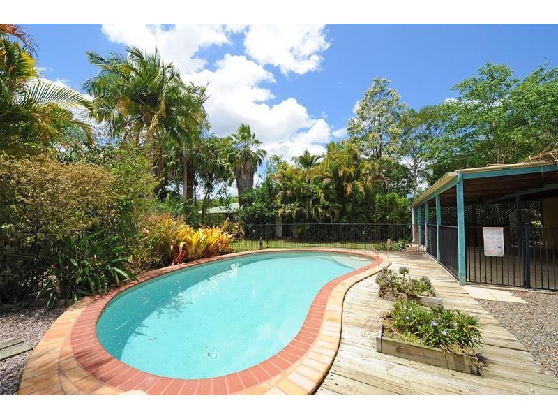 5 Bloodwood Close, Mooloolah Valley QLD 4553