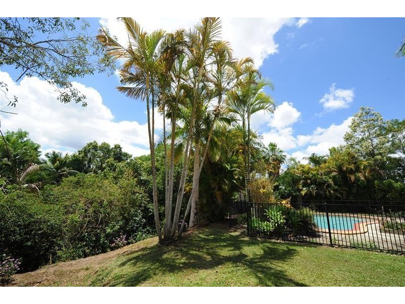 5 Bloodwood Close, Mooloolah Valley QLD 4553