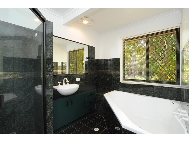 5 Bloodwood Close, Mooloolah Valley QLD 4553