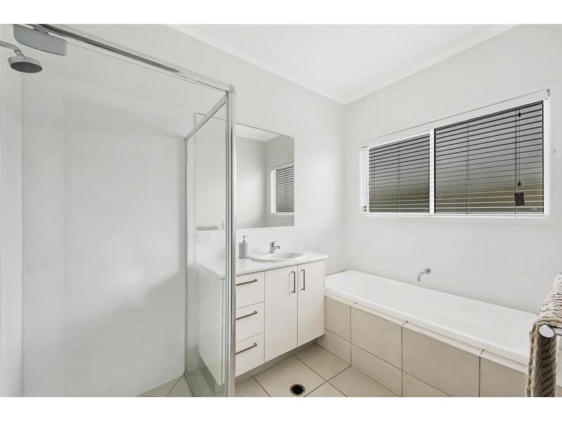 17 Ellis Place, Mountain Creek QLD 4557