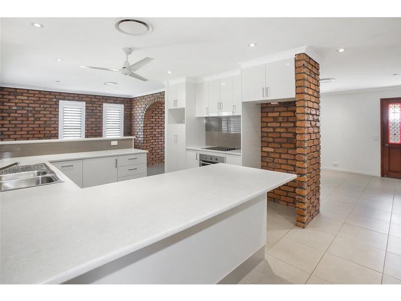 20 Karawatha Drive, Mountain Creek QLD 4557