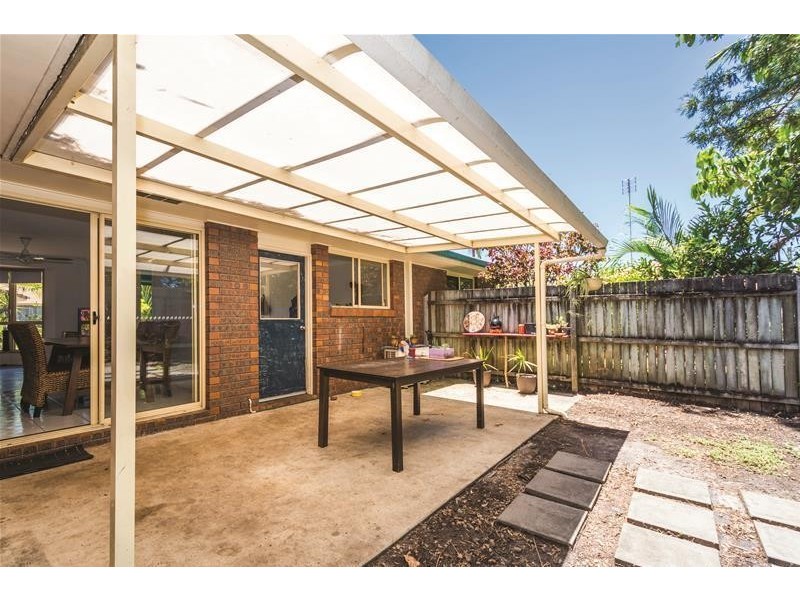 2/139 Amarina Avenue, Mooloolaba QLD 4557