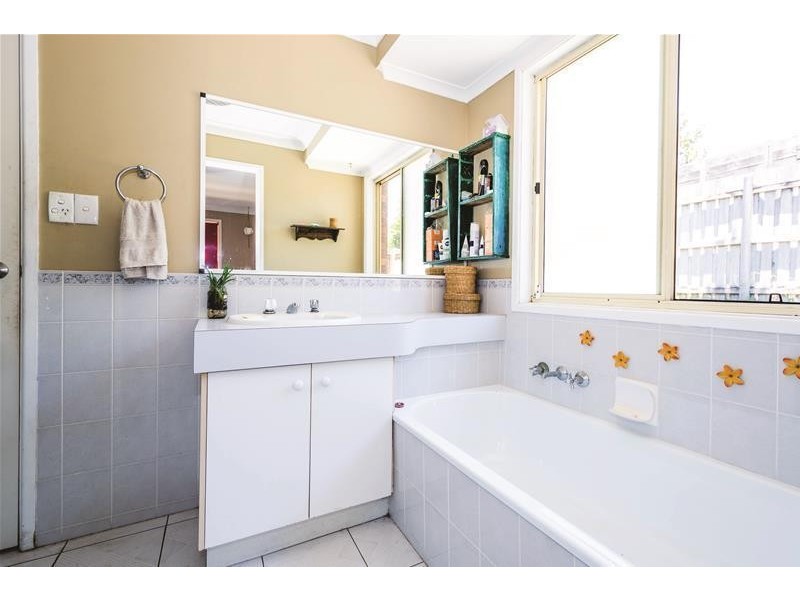 2/139 Amarina Avenue, Mooloolaba QLD 4557