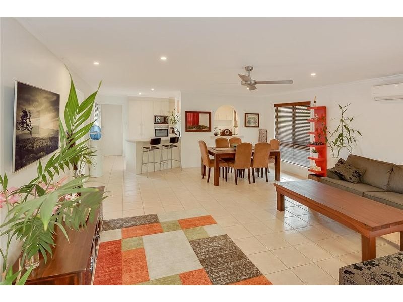 4 Oceanic  Drive, Warana QLD 4575