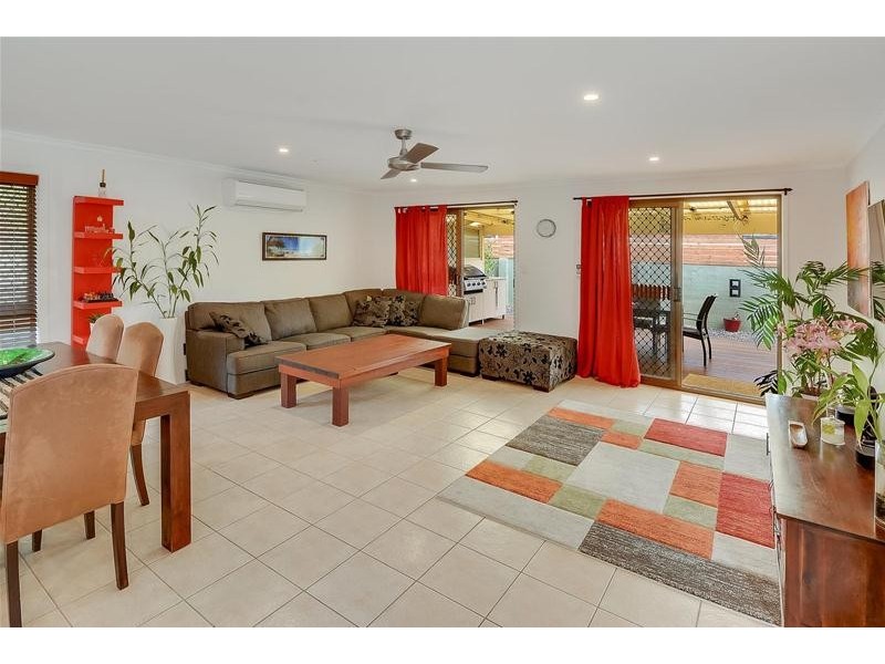 4 Oceanic  Drive, Warana QLD 4575