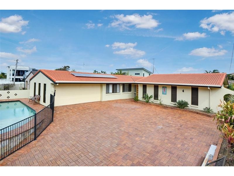 4 Oceanic  Drive, Warana QLD 4575