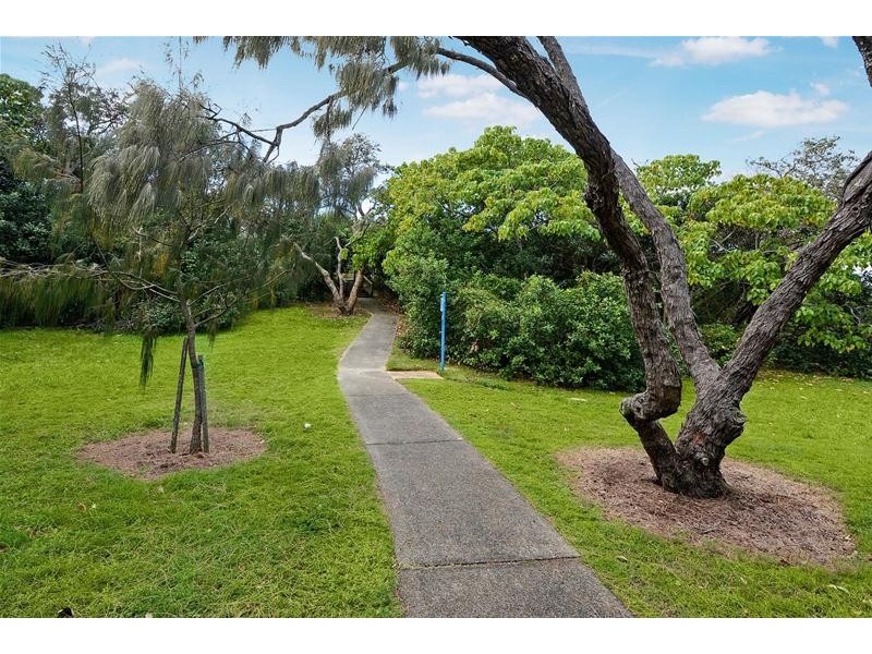 4 Oceanic  Drive, Warana QLD 4575