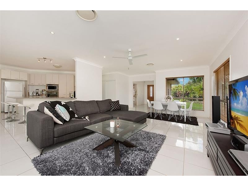 6 Jade Court, Little Mountain QLD 4551