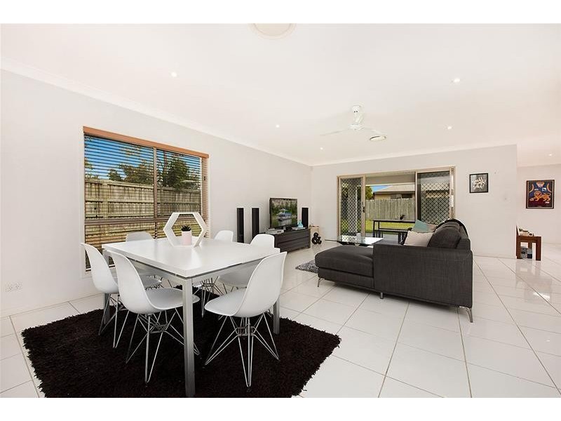 6 Jade Court, Little Mountain QLD 4551