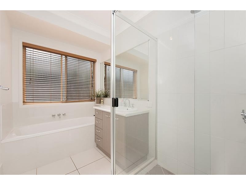 6 Jade Court, Little Mountain QLD 4551