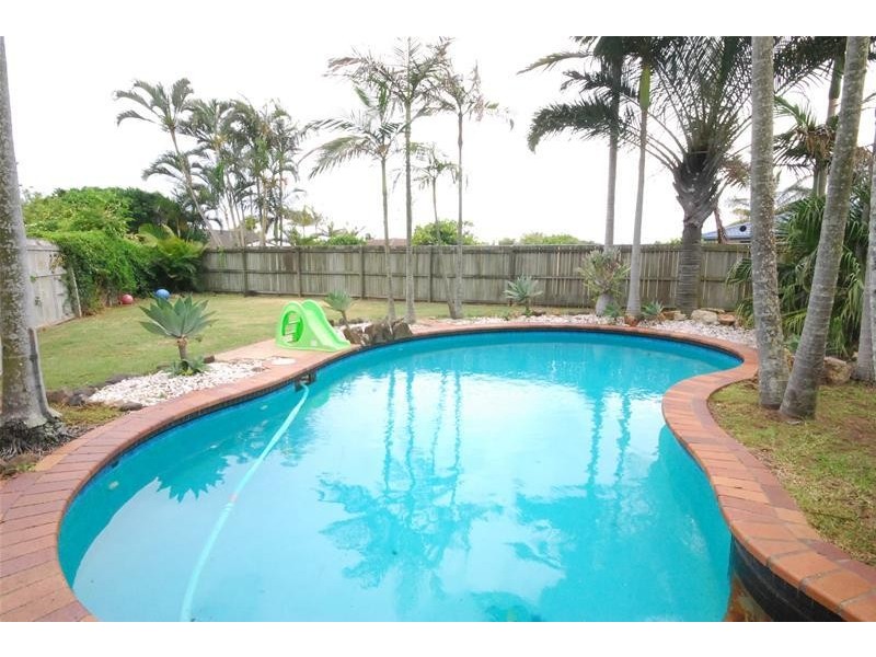 2 Mulgani Street, Warana QLD 4575