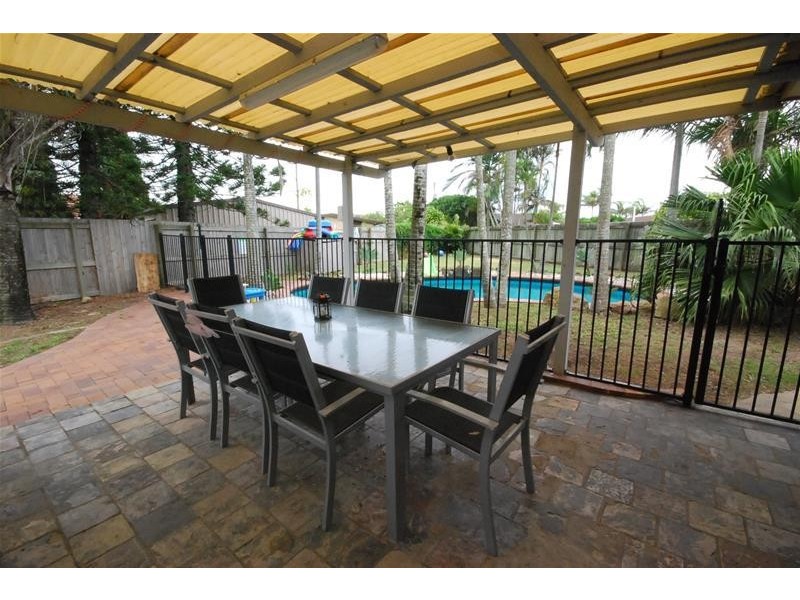 2 Mulgani Street, Warana QLD 4575