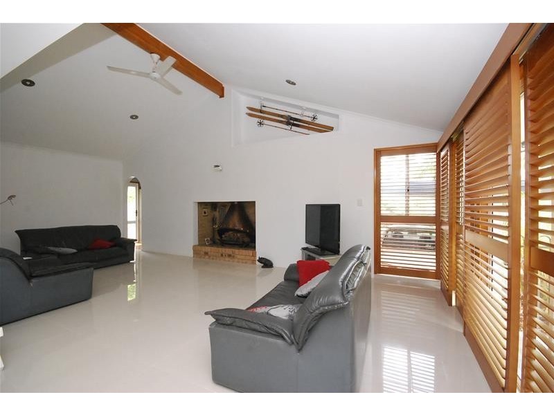 28 Oloway Crescent, Alexandra Headland QLD 4572