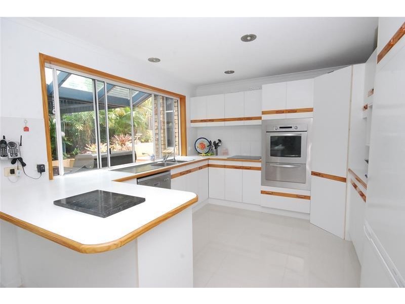 28 Oloway Crescent, Alexandra Headland QLD 4572