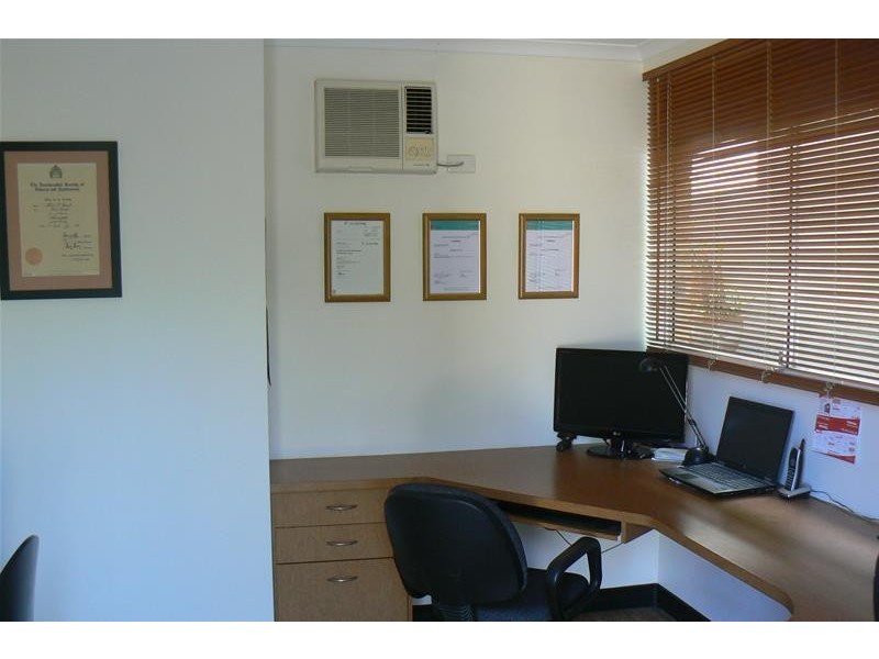 28 Oloway Crescent, Alexandra Headland QLD 4572