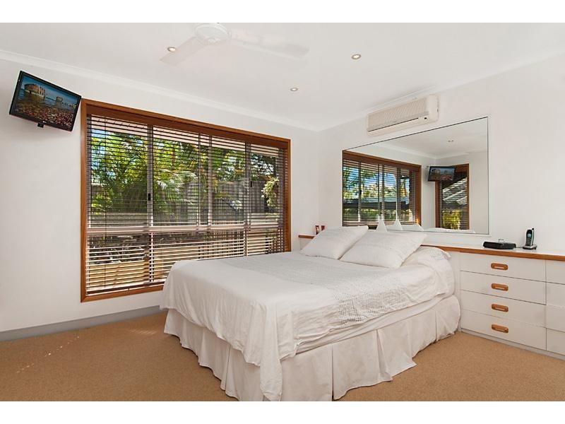 28 Oloway Crescent, Alexandra Headland QLD 4572