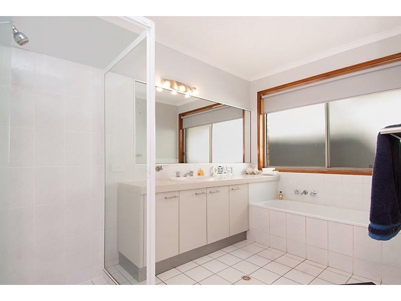 28 Oloway Crescent, Alexandra Headland QLD 4572