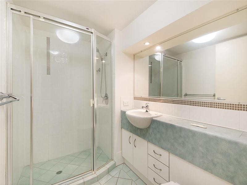 2/87 Duporth Avenue, Maroochydore QLD 4558