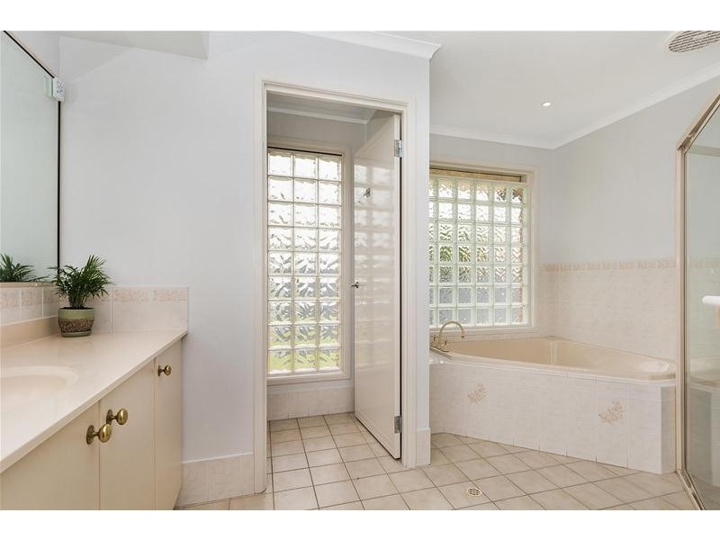 2 Satinwood Place, Mountain Creek QLD 4557