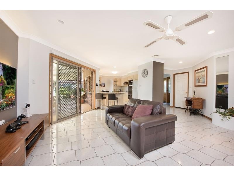 99 Beerburrum Street, Aroona QLD 4551