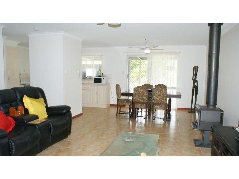 83035 Bruce Highway, Clairview QLD 4741