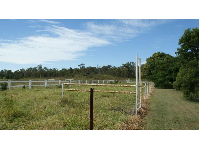 83035 Bruce Highway, Clairview QLD 4741