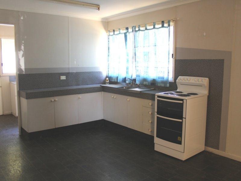 1/2 Elizabeth Street, Sarina QLD 4737